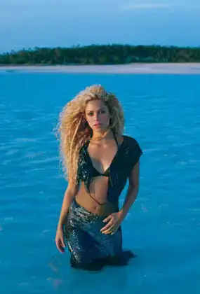 $shakira-in-the-sea-photo.webp