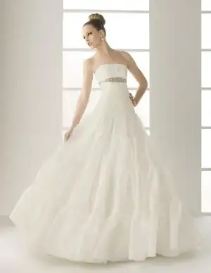 $124_melani_vestido-de-novia_alma-novia_2011.webp $124_melani_vestido-de-novia_alma-novia_2011.webp