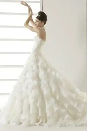 $Dünyadan 2012 Gelinlik Modeli.webp $Dünyadan 2012 Gelinlik Modeli.webp