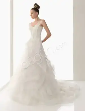$prev_2011_gelinlikleri_rosa_clara_124.webp