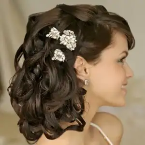 $long-curly-wedding-hairstyles-with-flowers (1).webp