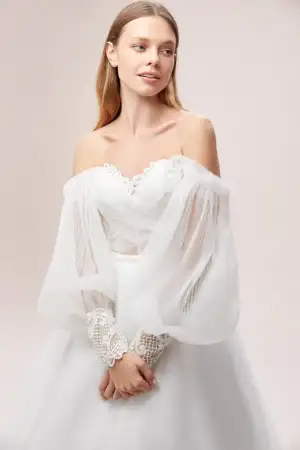 drapeli-dusuk-omuzlu-balon-kollu-a-kesim-gelinlik-2020-koleksiyonu-dreamon-for-oleg-cassini-1...webp