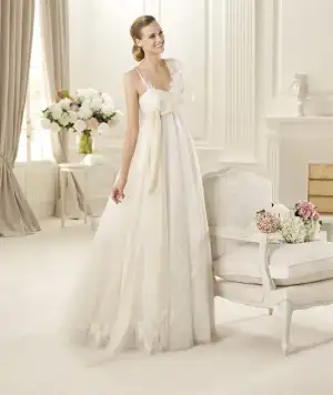 $Pronovias-2013-yaz-gelinnlik-modelleri-guadix_a1-550x652.webp