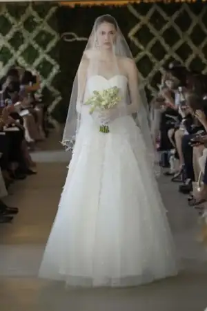 $Oscar-de-la-Renta-2013-gelinlik-modelleri-02-550x825.webp