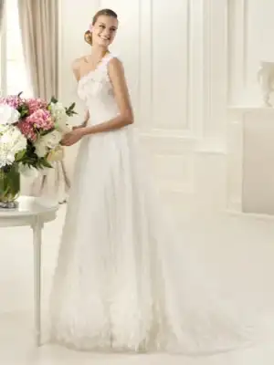 $Pronovias-Diagonal-large_new.webp
