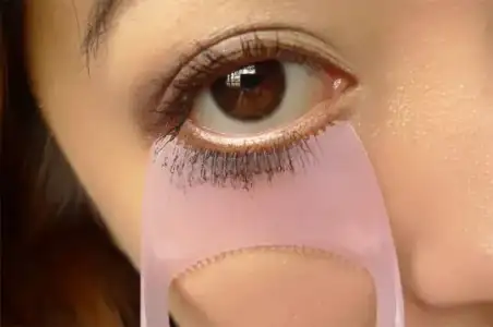 $mascara-guard-closeup2-540.webp
