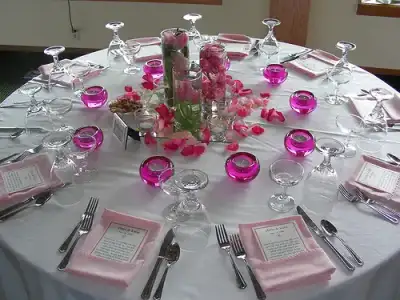 $pink-petals-table.webp