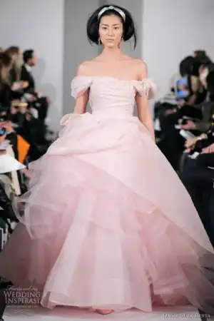 $oscar-de-la-renta-fall-2012-wedding-gown.webp