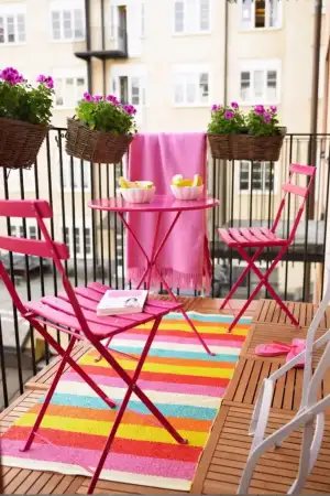 pembe_balkon_dekorasyon_fikirleri.webp