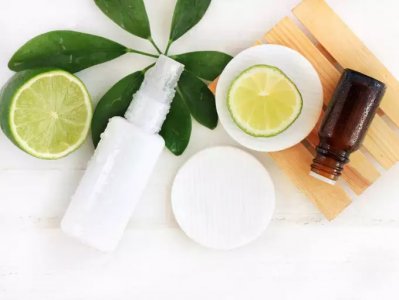 This Easy Homemade Conditioner Spray Promises Silky Smooth Hair