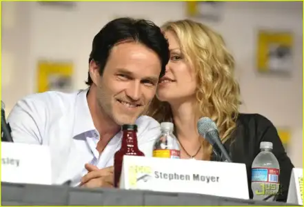 $anna-paquin-stephen-moyer-interview-3da8f.webp