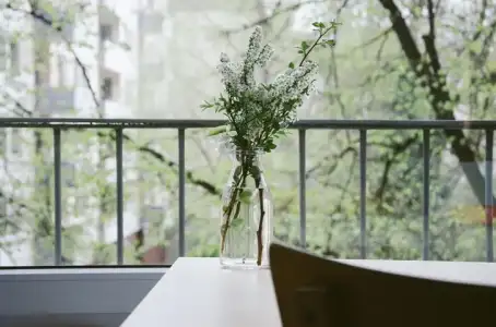 Çiçek açan ağaç dalları.webp