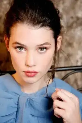 $Astrid-Berges-frisbey-5.webp