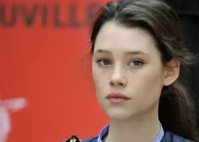 $Astrid-Berg&#232;s-Frisbey-pirates-of-the-caribbean-on-stranger-tides-14-4-10-kc.webp