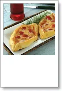 $kasarpeynirli_domatesli_pide_1c2117a6.webp