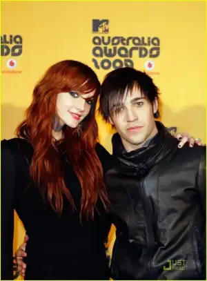 $902_ashlee-australian-mtv-awards-ashlee-simpson-red-hair-1542141571.webp