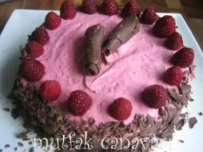 $frambuazli cikolatali pasta.webp