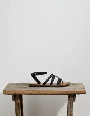 $pull-and-bear-sandalet-19.webp