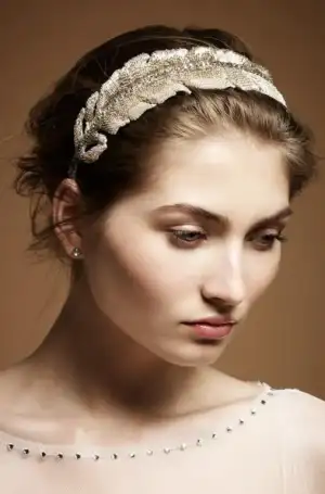 $feather-bridal-luxury-headdress_1.webp