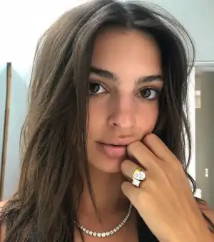 Emily Ratajkowski alyans.webp
