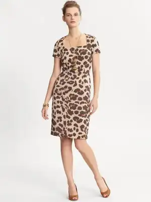 $banana-republic-elbise-6.webp