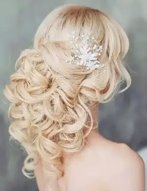 bukleli_gelin_saci_modeli_2022.webp