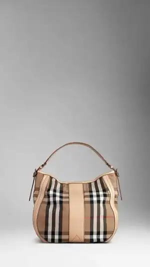 $burberry-canta-3.webp