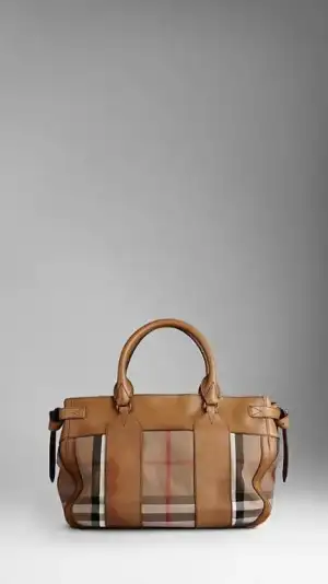 $burberry-canta-17.webp