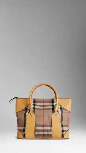 $burberry-canta-18.webp