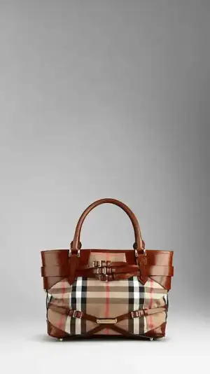 $burberry-canta-19.webp