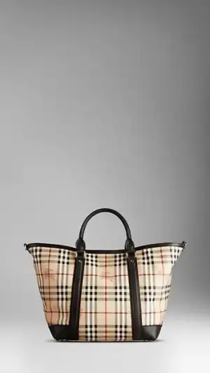 $burberry-canta-22.webp
