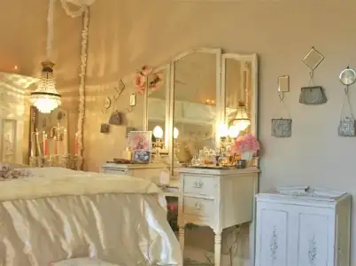 $light-taupe-bedroom-3.webp