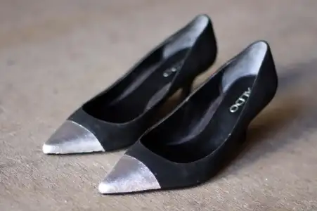 $diy-these-cap-toe-shoes-4-easy-steps-2-amazing-styles-210512-2.webp