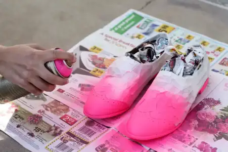 $diy-these-cap-toe-shoes-4-easy-steps-2-amazing-styles-210512-12.webp