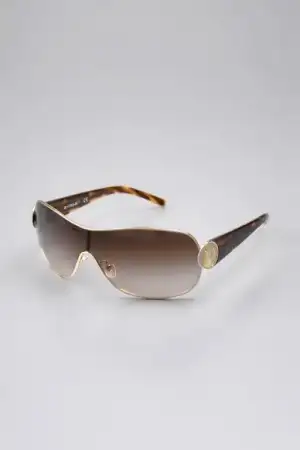 $Vogue-gunes-gozlukleri-2012 (1).webp