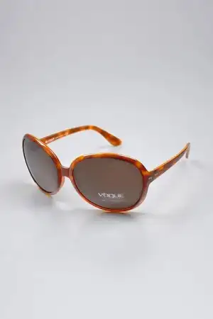 $Vogue-gunes-gozlukleri-2012 (7).webp