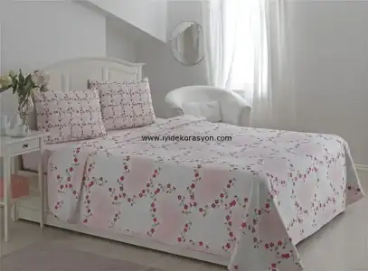 $&#214;zdilek-Helena-Pike-Tak&#305;m&#305;.webp