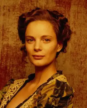 $gabrielle-anwar-95870.webp