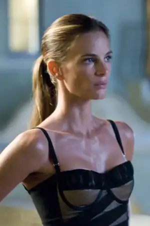 $Gabrielle-Anwar-n04.webp