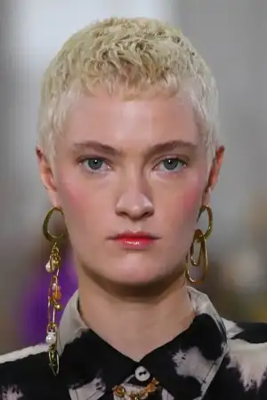 2023_makyaj_trendleri_modasi (13).webp