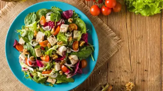 Veganlar İçin Protein Zengini 2 Salata Tarifi