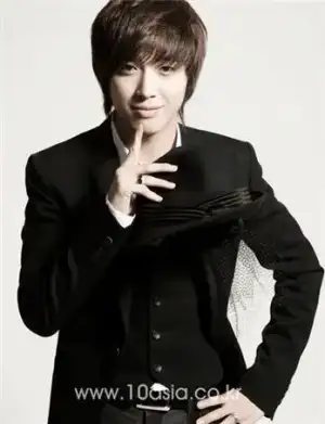 $jung-yong-hwa_21209.webp