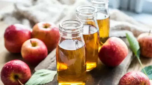 elma sirkesi cilt parlatıcı.webp elma sirkesi cilt parlatıcı.webp