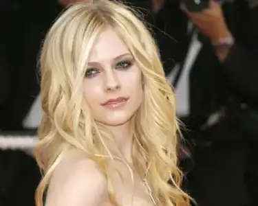 $Avril-Lavigne2.webp