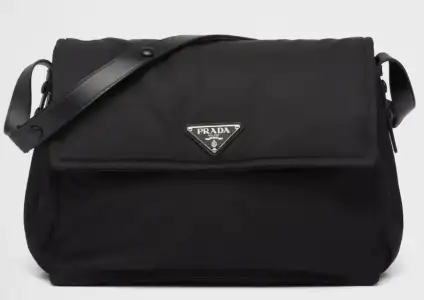 prada_y2k_postaci_cantasi_modasi_trendi.webp