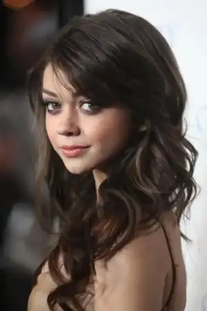 $600full-sarah-hyland.webp