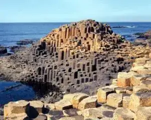 $giants-causeway.webp