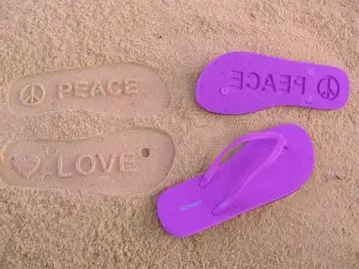 $İzli-plaj-terlikleri (4).webp