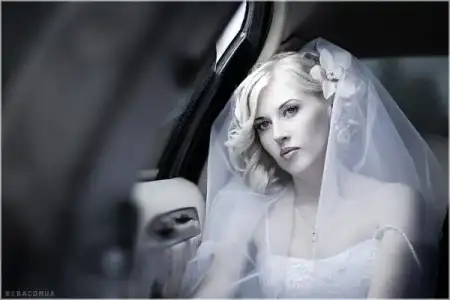 $short-curl-bride.webp