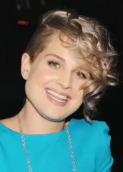 $6c091a6b63b91f86_kelly-osbourne-fake-undercut.webp